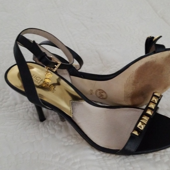 Shoes - Picture 2 of 4